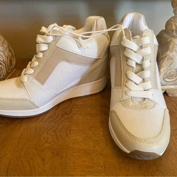 Serra Womens Tan White Color Block Wedge Heel High-Top Sneakers NWT Multiple SZs - Picture 7 of 14